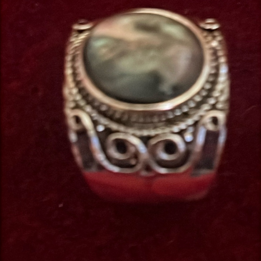 Elegant Silver and Black Women's Ring